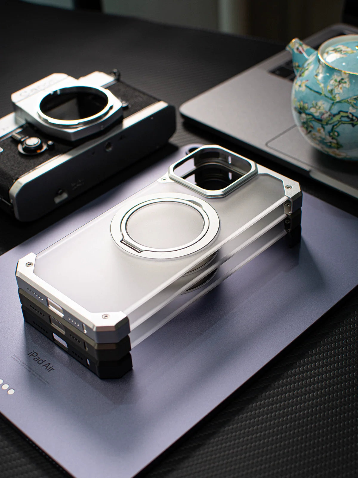 Apple Mecha Assembled Magnetic Fulcrum Bracket Case 15proMax Aluminum Alloy iPhone Case High-end Metal Simple Half case