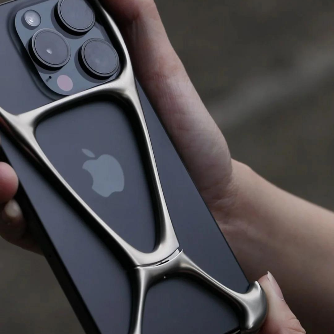 iPhone Ⓨ Cutout New Zinc Alloy Protective Cover For iPhone.